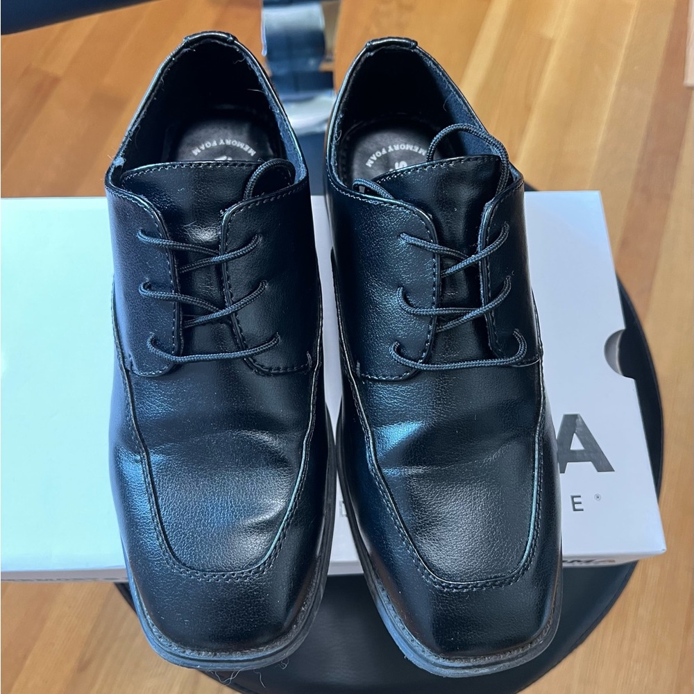 Sonoma 5Y black boy’s dress shoes. Memory foam!